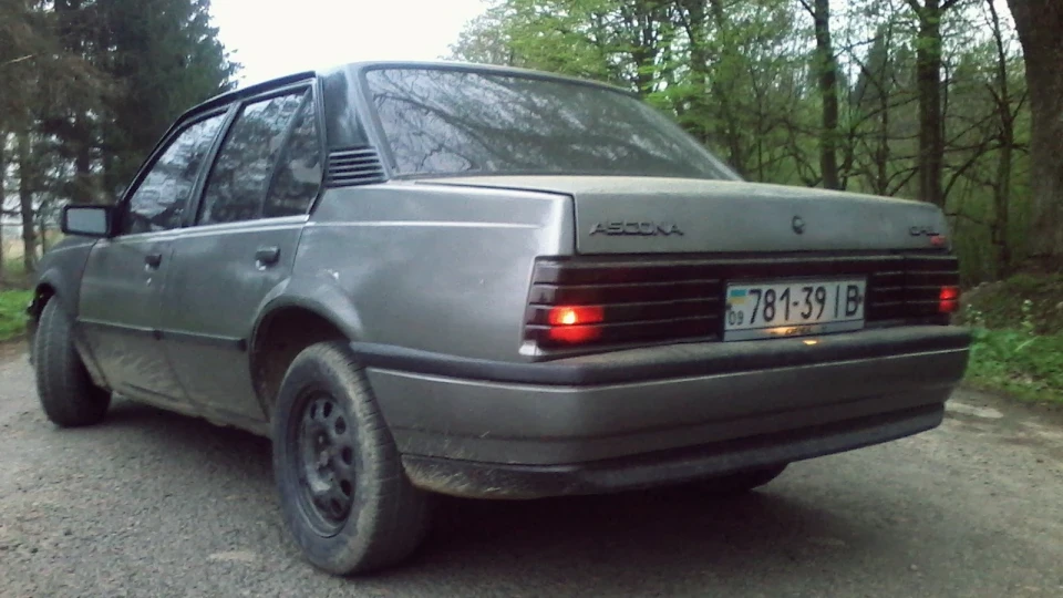 Opel Ascona 1.8 4