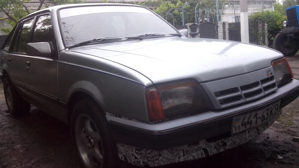 Opel Ascona 1.8E 5