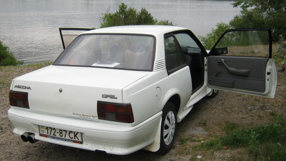 Opel Ascona 2-door (C3) 4