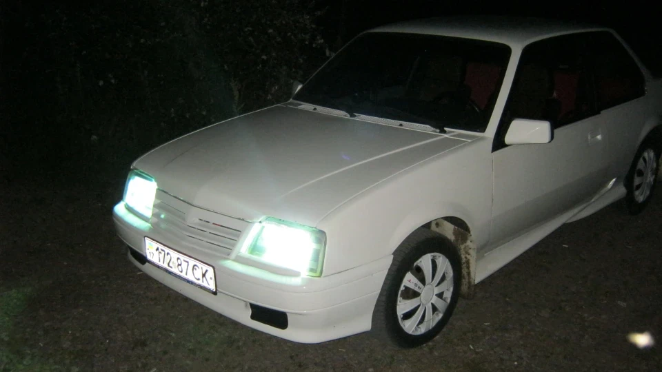 Opel Ascona 2-door (C3) 5
