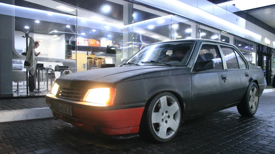 Opel Ascona 2.0 16V x20xev R17 3