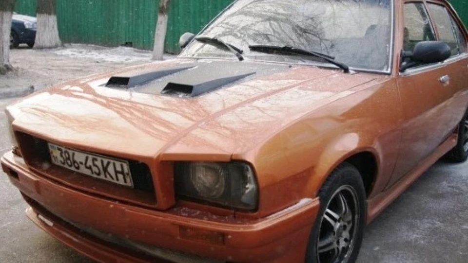 Opel Ascona 2.0 Mustang 3