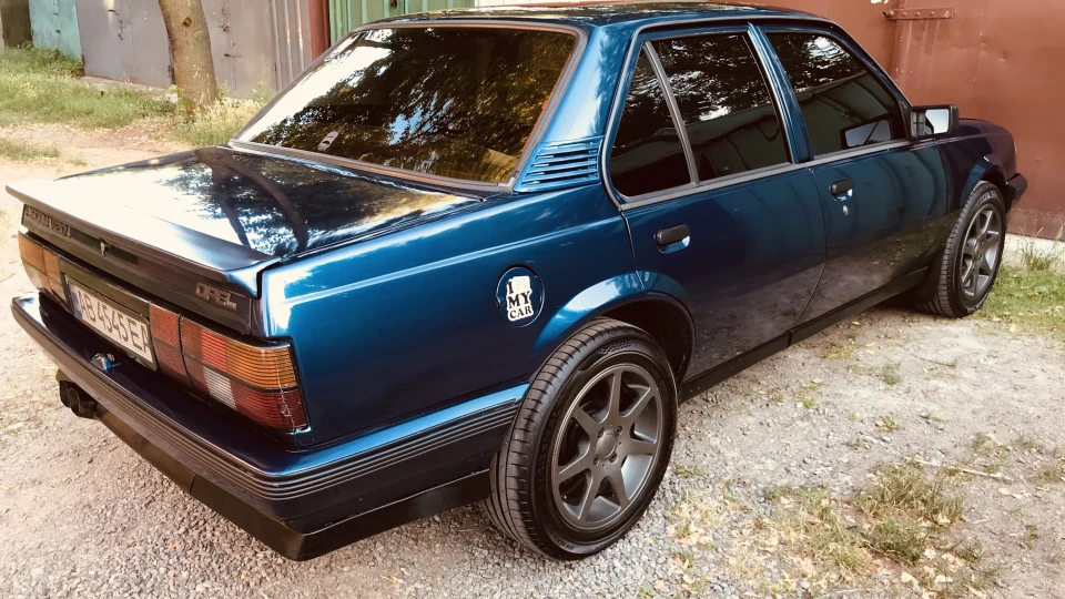 Opel Ascona 2.0i GT 2