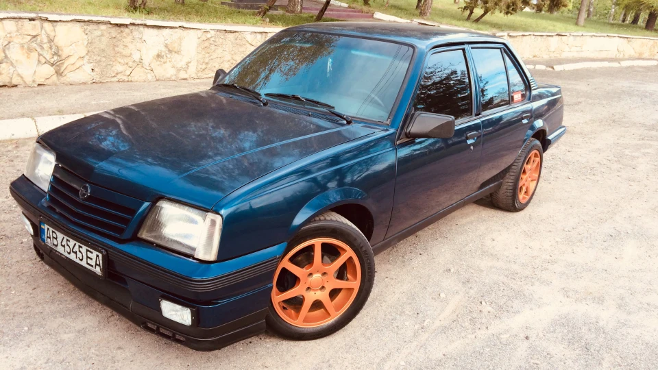 Opel Ascona 2.0i GT 3