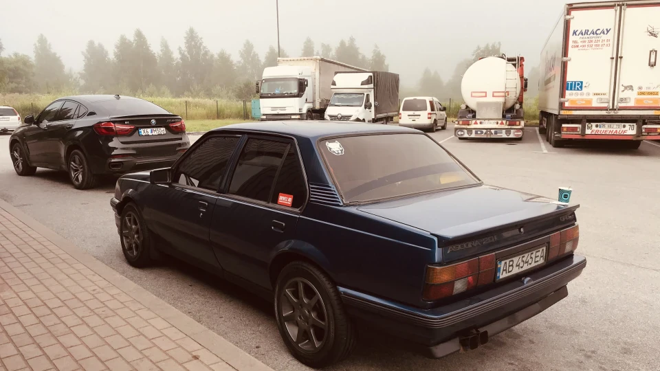 Opel Ascona 2.0i GT 5