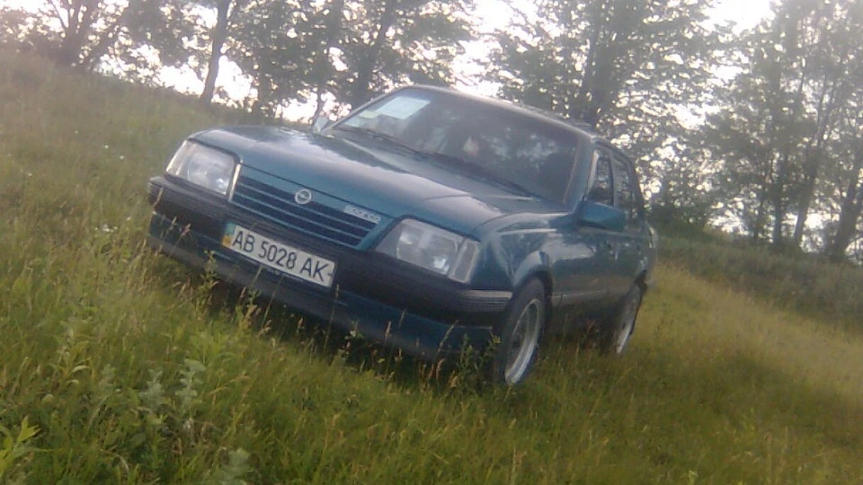 Opel Ascona (5) 1.8SE 4