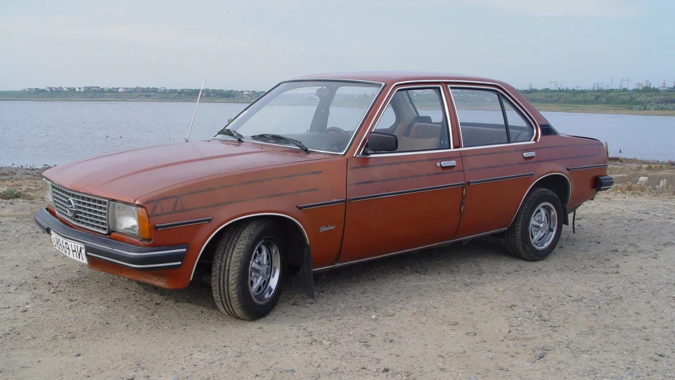 Opel Ascona Berlina 2.0S 2