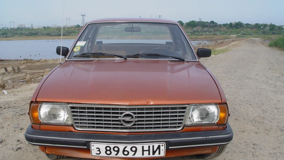 Opel Ascona Berlina 2.0S 3