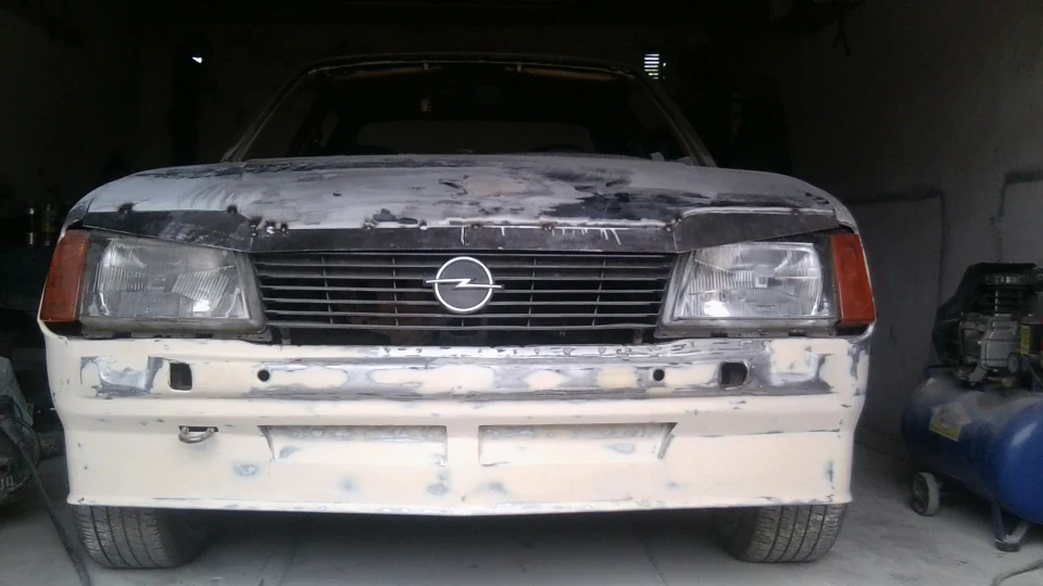 Opel Ascona бежевий металік тюнинг т 2