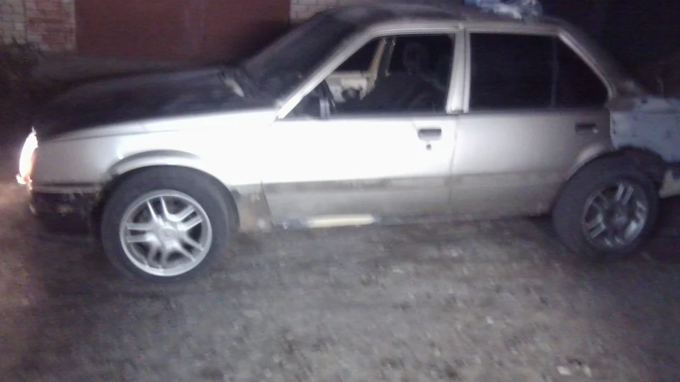 Opel Ascona бежевий металік тюнинг т 5