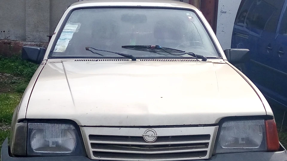 Opel Ascona Буде 2,0 2