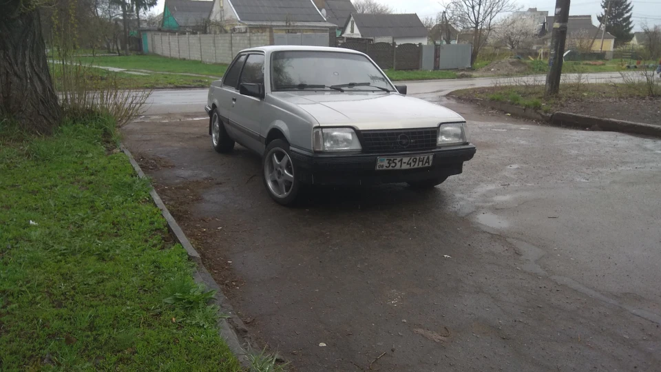 Opel Ascona Coupe 2.0i (c20ne) 2
