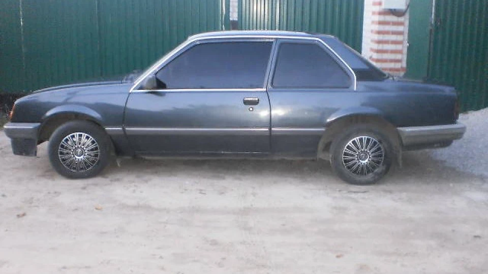 Opel Ascona Coupe 4