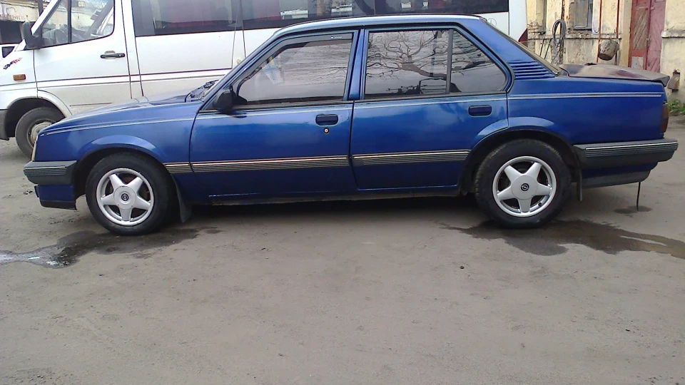 Opel Ascona E16NZ