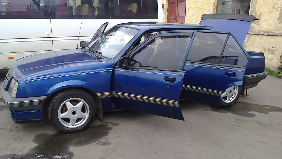 Opel Ascona E16NZ 2