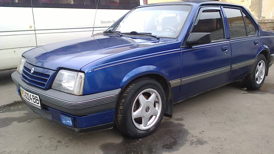 Opel Ascona E16NZ 4