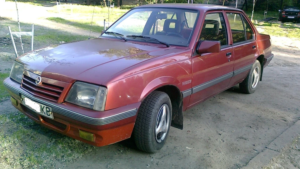 Opel Ascona червоний 1.6i ZVERU4KA 3