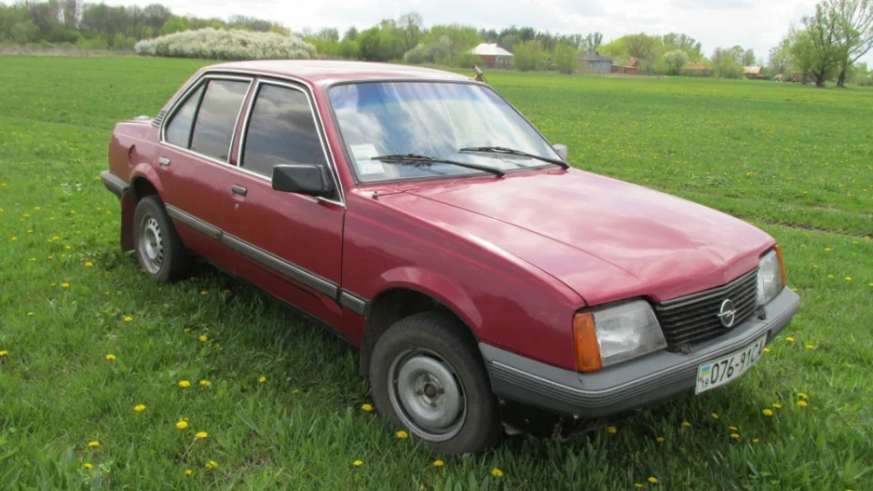 Opel Ascona червоний диявол 1.6 SV 3