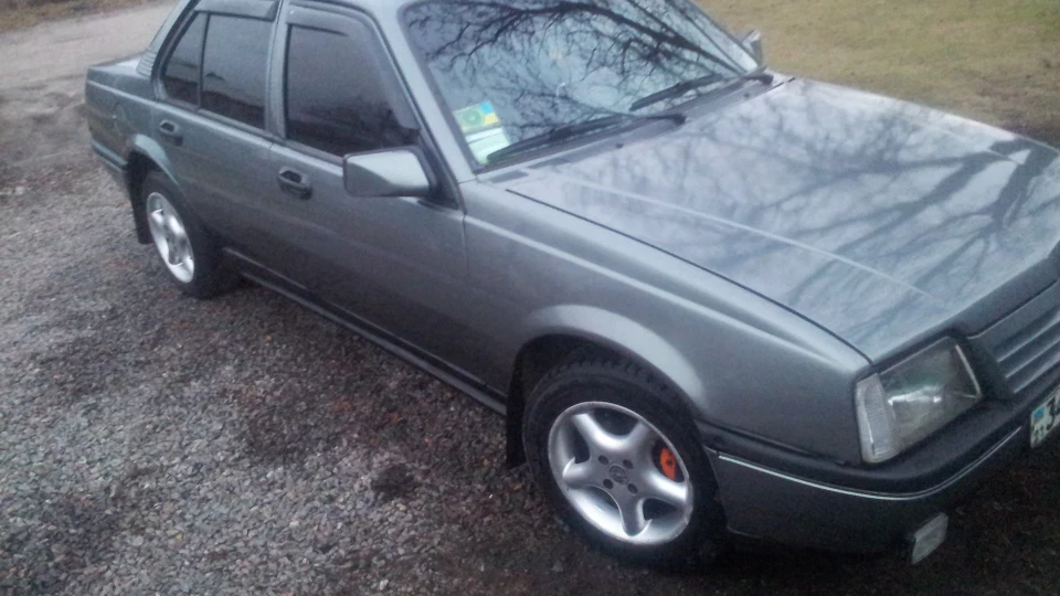 Opel Ascona малиХа