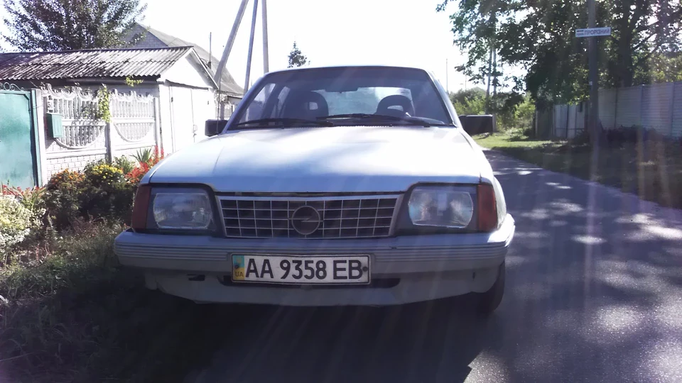 Opel Ascona Однорічка 4