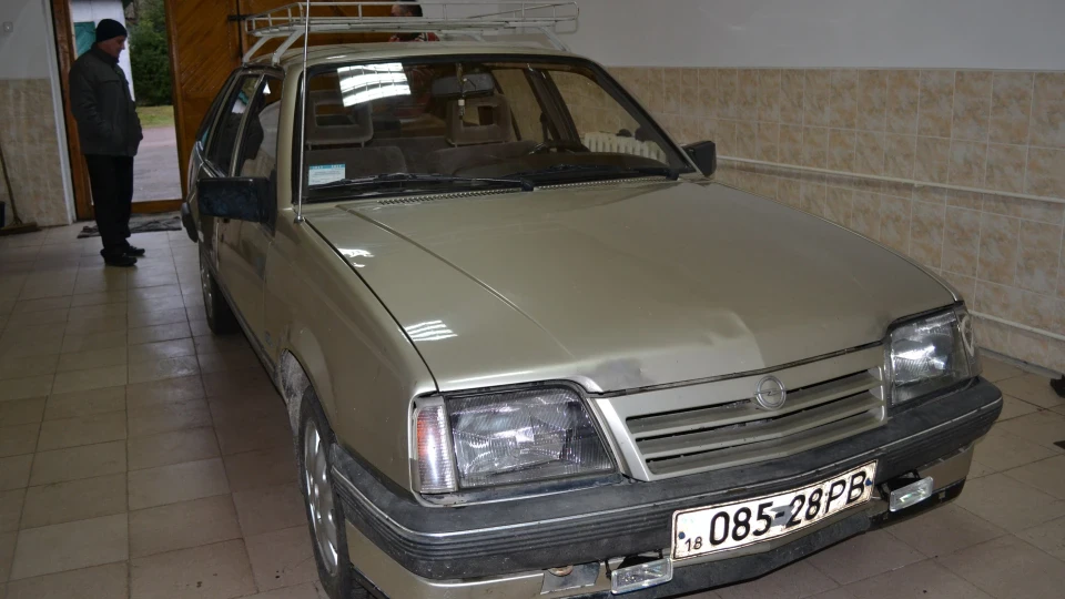 Opel Ascona relampagueo