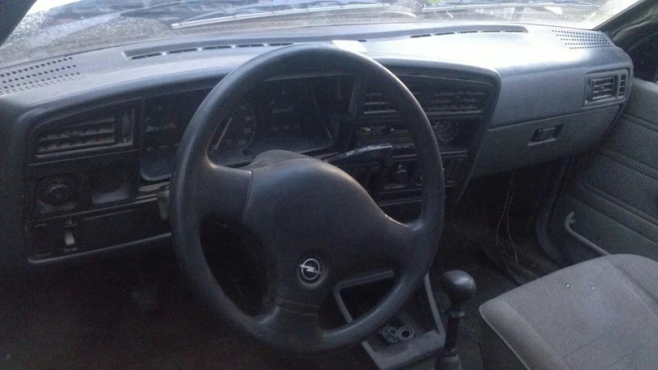 Opel Ascona С 1.6 SV 5