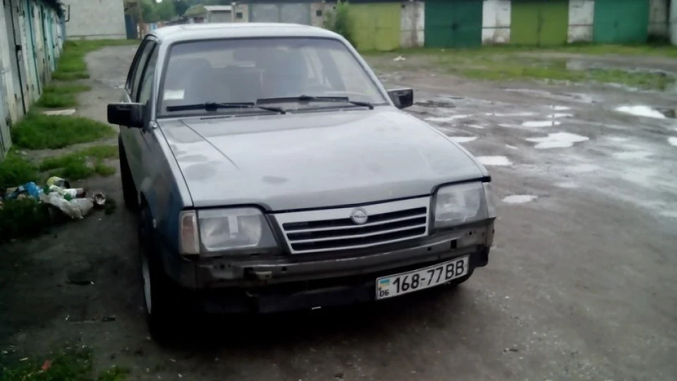Opel Ascona сірий металік 2.0i 2