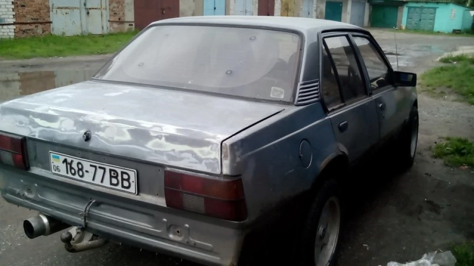 Opel Ascona сірий металік 2.0i 4
