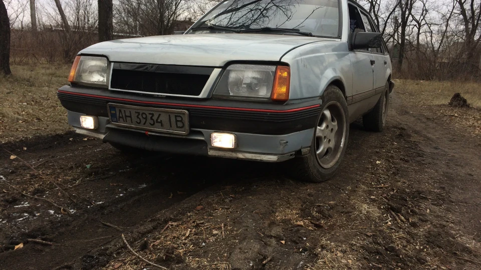 Opel Ascona Сірий металік