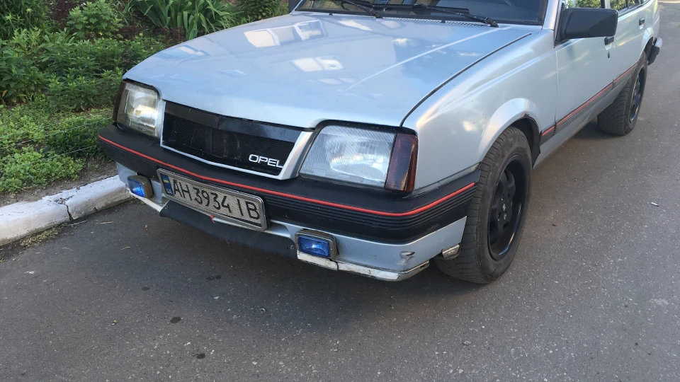 Opel Ascona Сірий металік 2