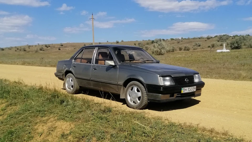 Opel Ascona "SHARK" 1,6 3
