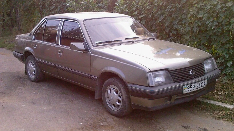 Opel Ascona "SHARK" 1,6 4