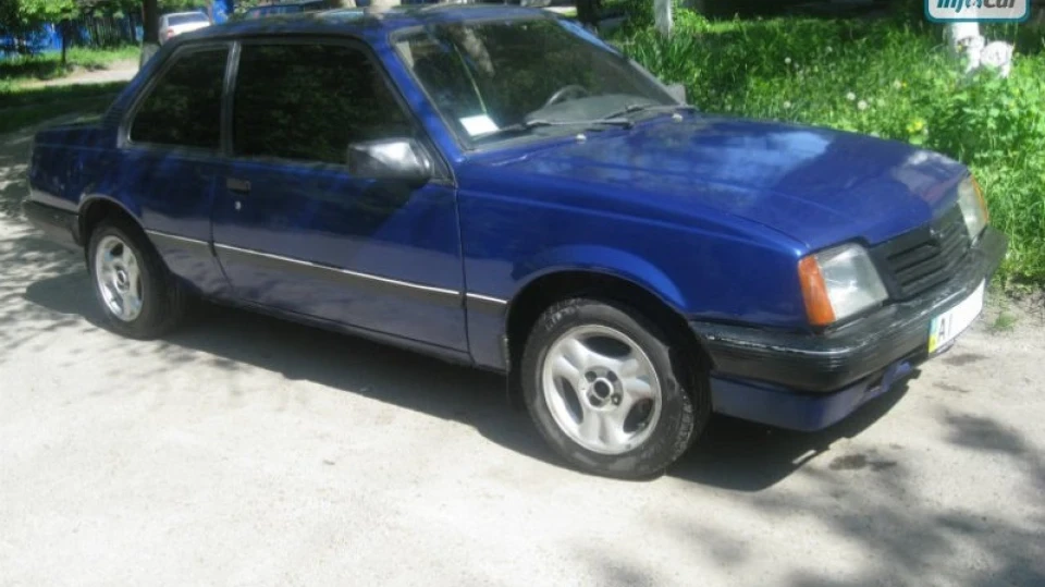 Opel Ascona синій металік 1.6d