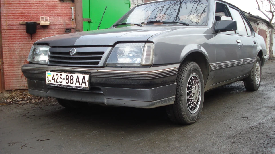 Opel Ascona тепер 2.0 4