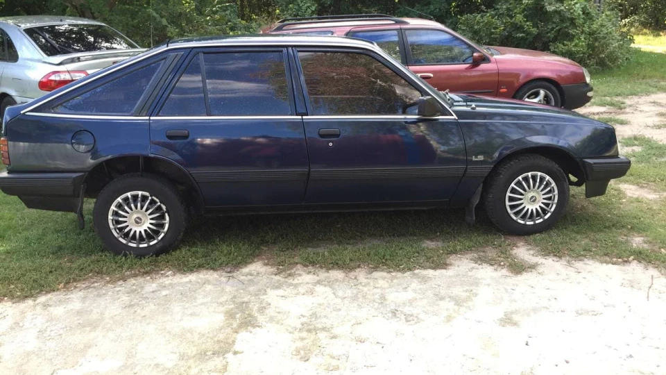 Opel Ascona хетчбек 3