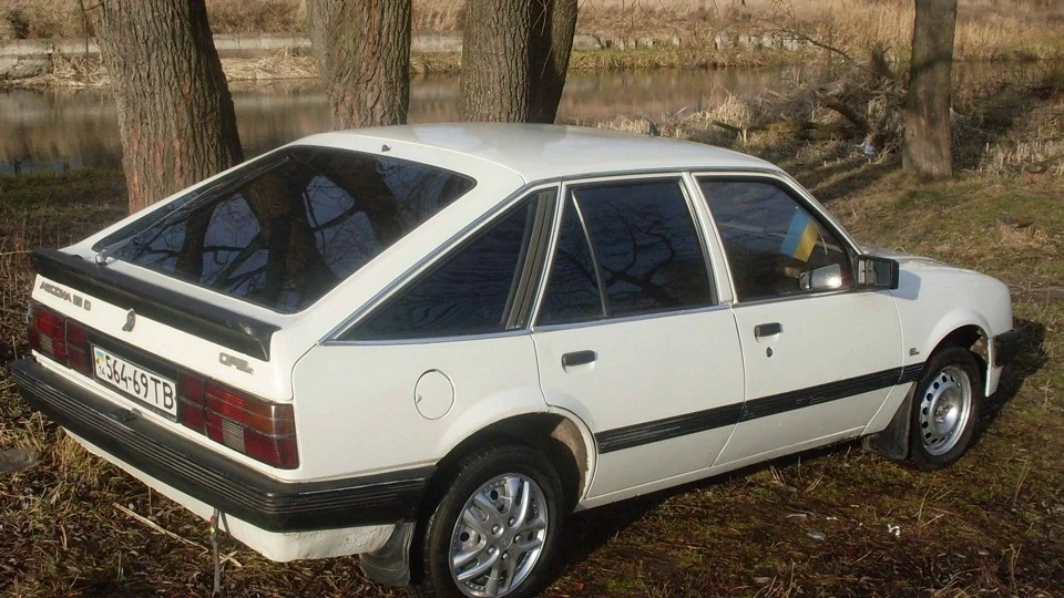 Opel Ascona Хетчбек 2
