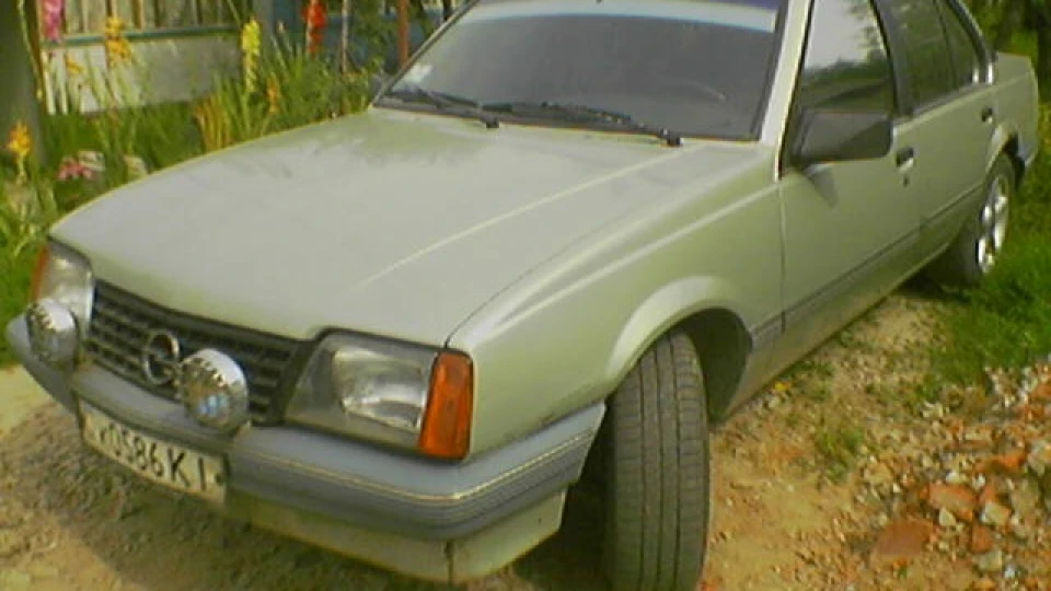 Opel Ascona yellow star 2