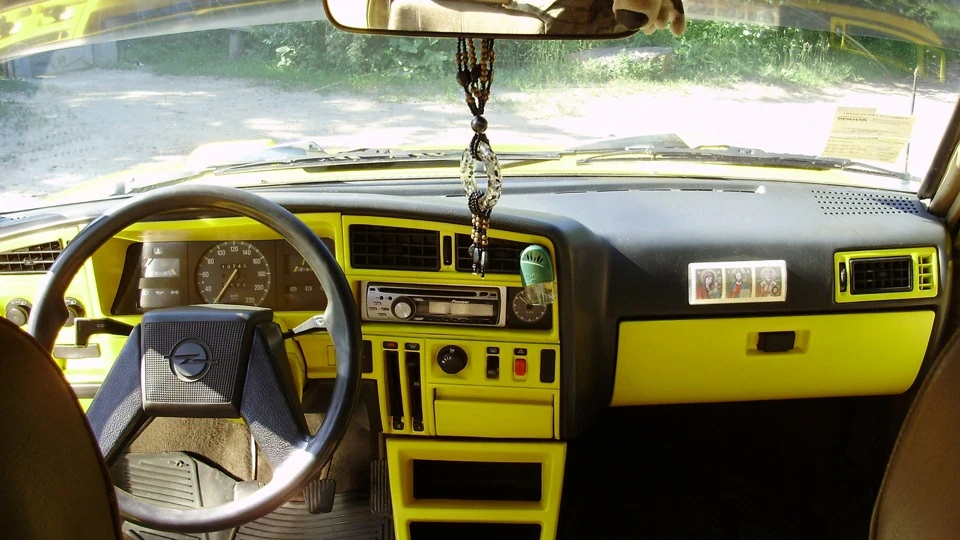 Opel Ascona yellow star 4