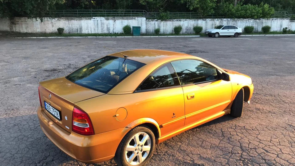 Opel Astra Coupe Bertone X18XE1