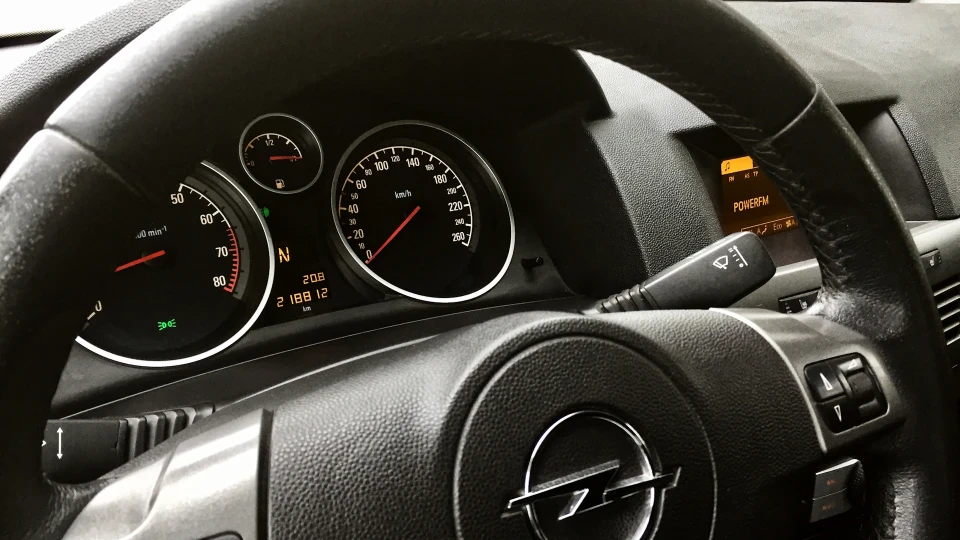Opel Astra GTC 4