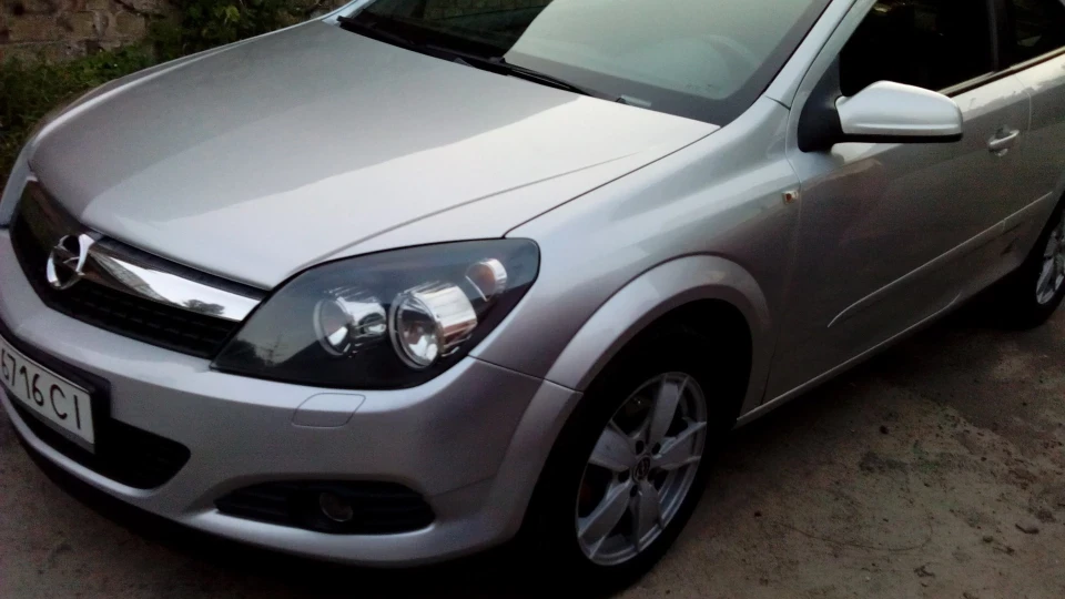 Opel Astra GTC 4