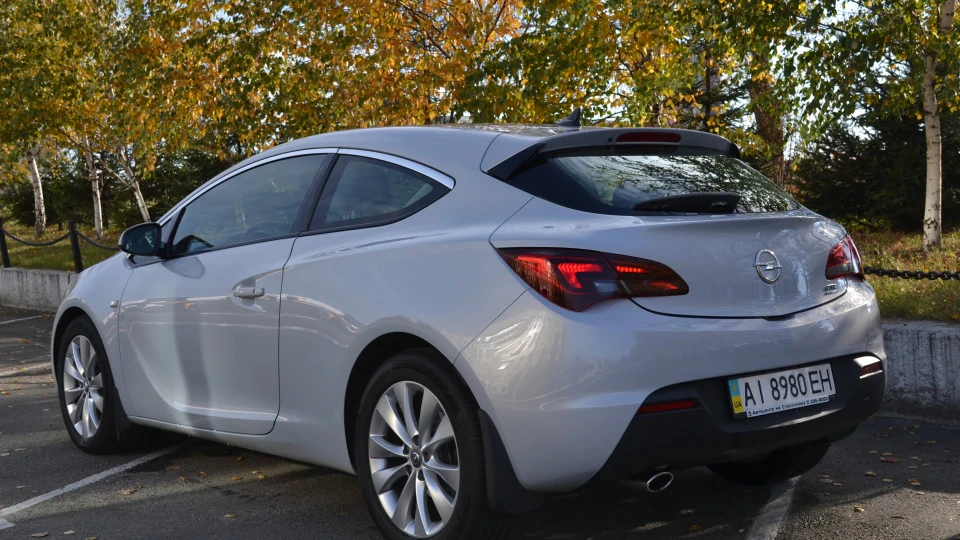 Opel Astra GTC 1.4 turbo 3
