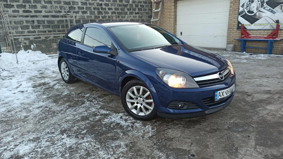 Opel Astra GTC 140 злих німецьких єнотів