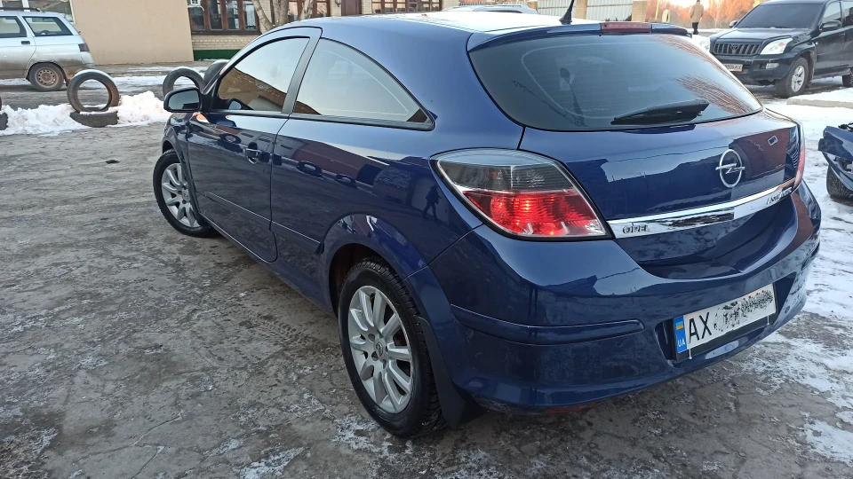 Opel Astra GTC 140 злих німецьких єнотів 2