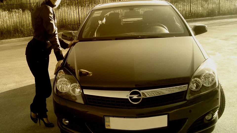 Opel Astra GTC 1.6 GTC ОрёL 4