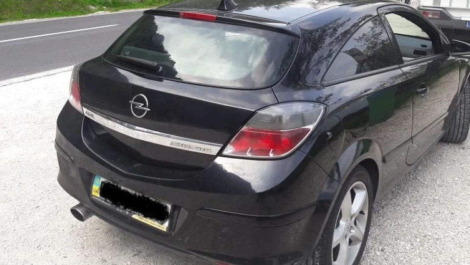 Opel Astra GTC 1,8 спорт хетч 4