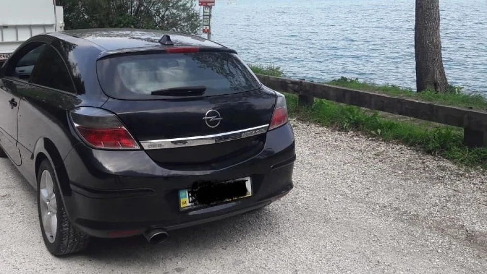 Opel Astra GTC 1,8 спорт хетч 5