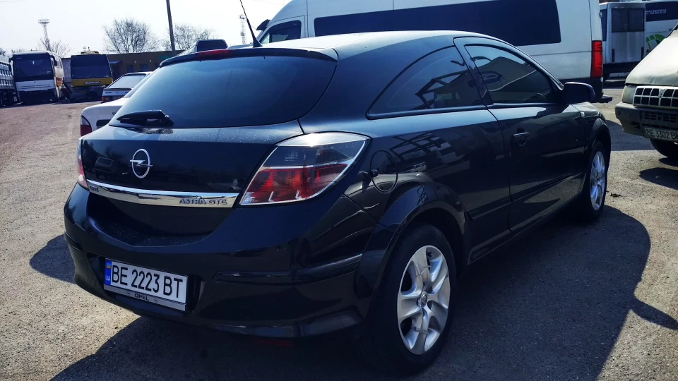 Opel Astra GTC Elite 3