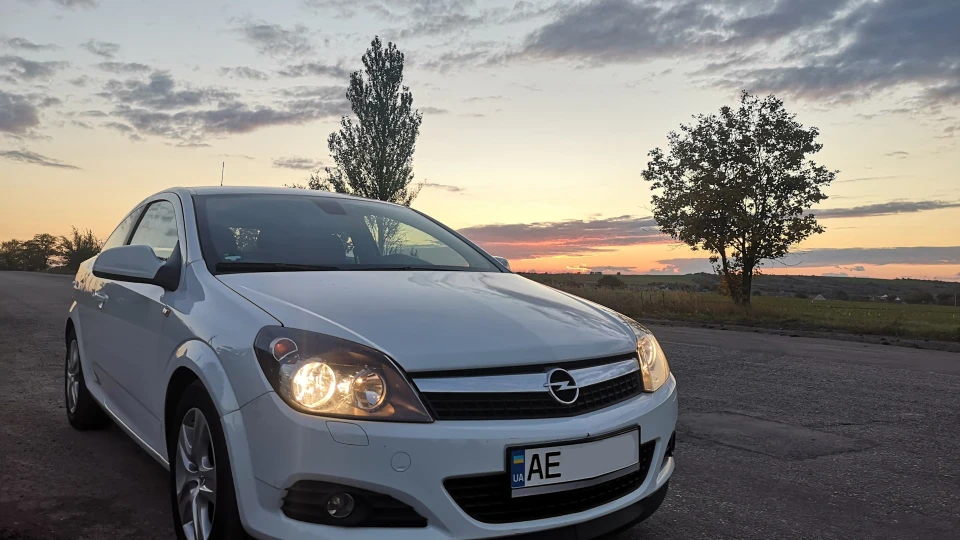 Opel Astra GTC Frenchwoman 2