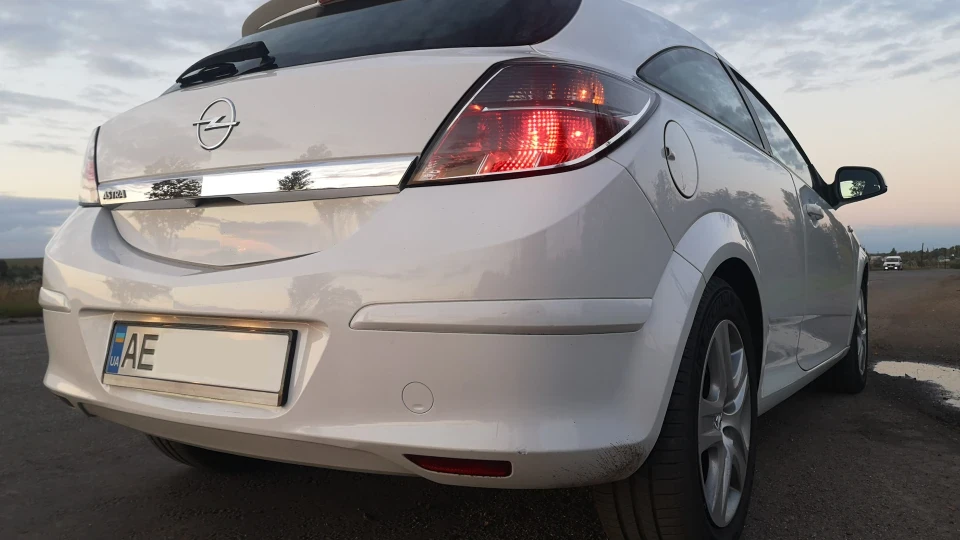 Opel Astra GTC Frenchwoman 3